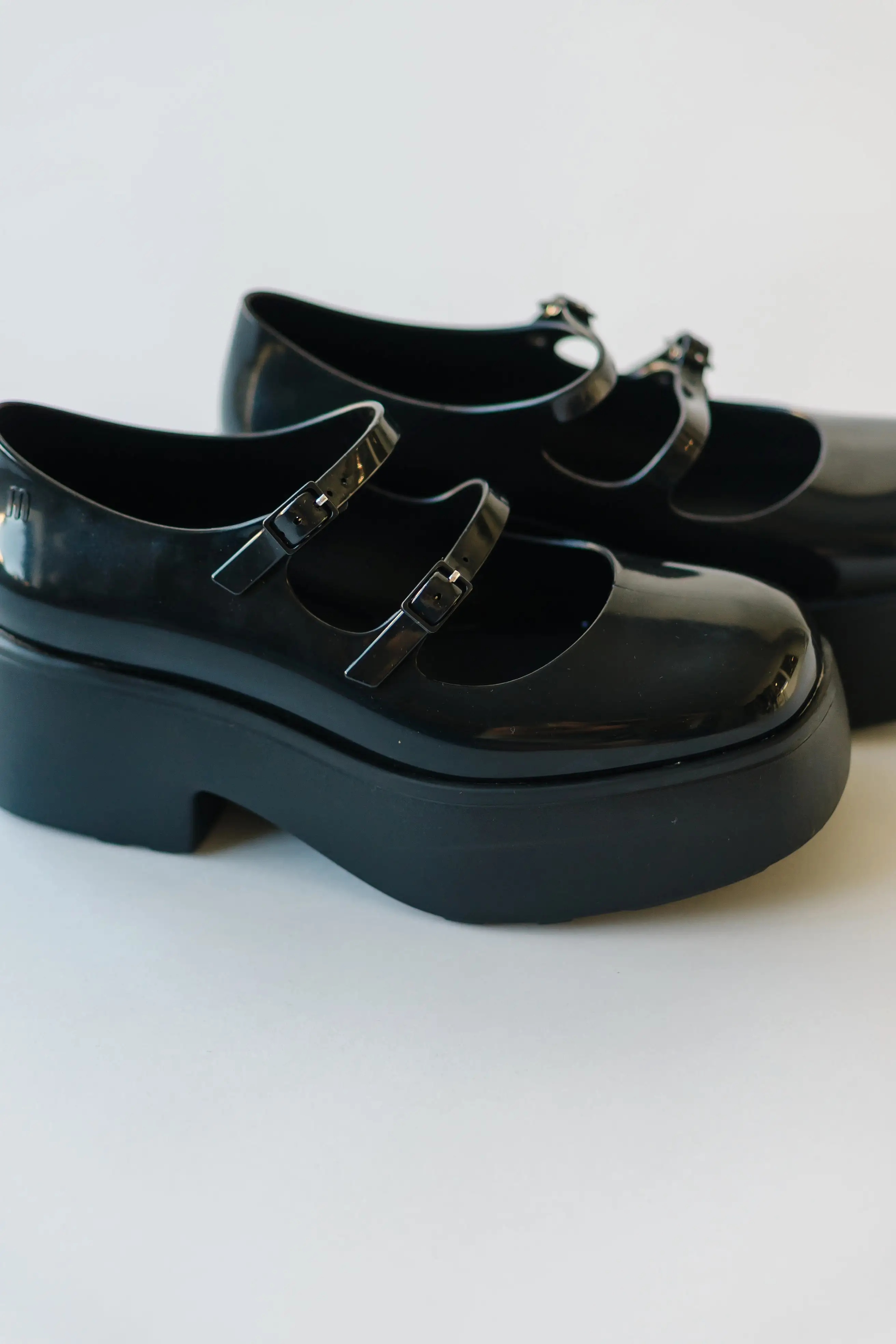 Melissa: Farah Jelly Platform in Black