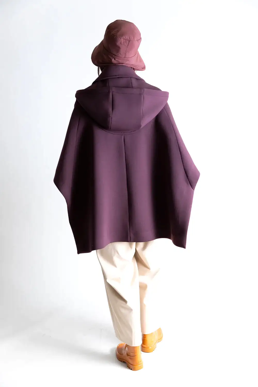 Psophía Neoprene Chestnut Cape